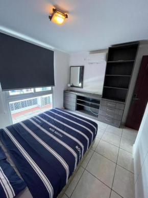 Apartamento completo con acceso y vista al P. Omar